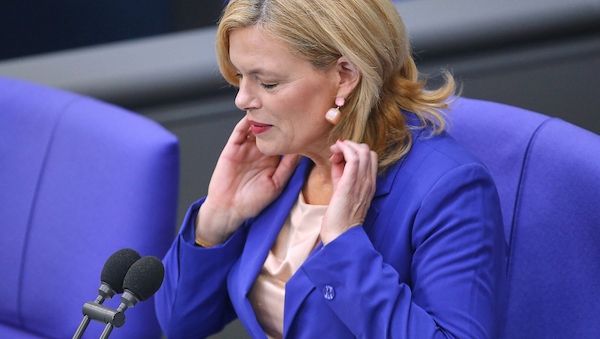 Klöckner warnt vor Unterdrückung von Debatten in Parlamenten