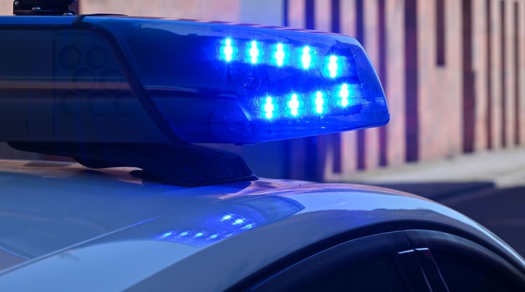 Berlin-Tempelhof: Betrunkener randaliert und greift Polizei an