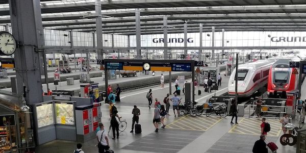 Feuermelder am Münchner Hauptbahnhof als Flaschenöffner missbraucht