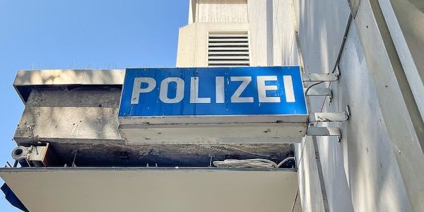 Unbekannter überfällt Lebensmitteldiscounter in Düsseldorf-Unterrath
