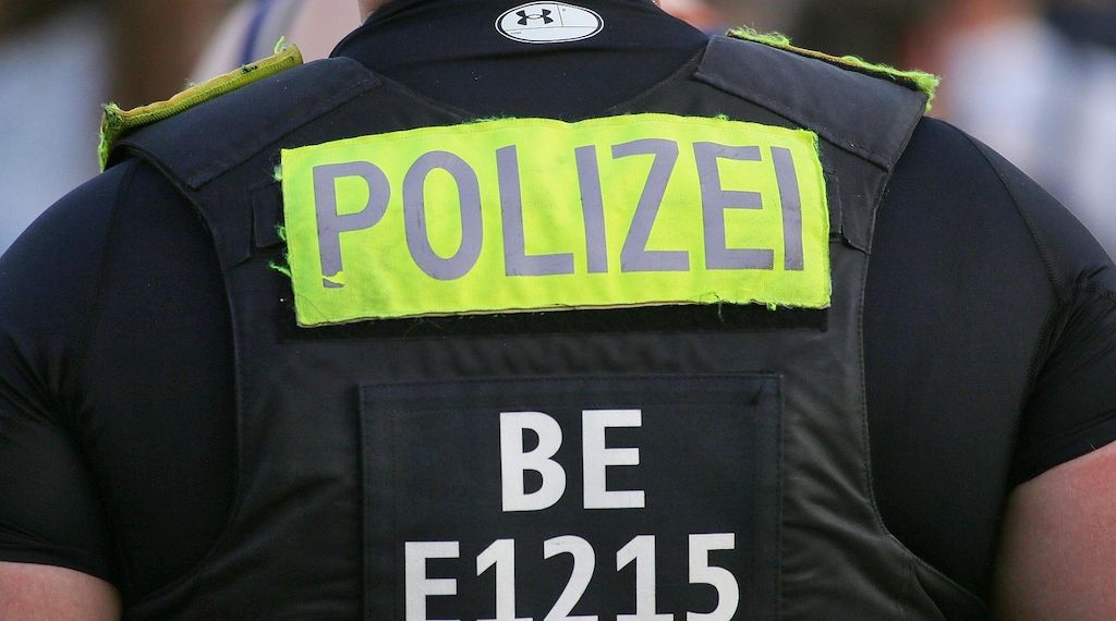 Mann bedroht Polizisten mit Waffe in Berlin-Gesundbrunnen