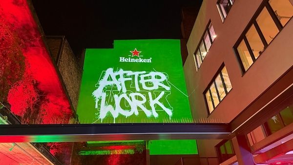 Heineken Afterwork im Prince Charles: Achtsam feiern statt dauernd scrollen