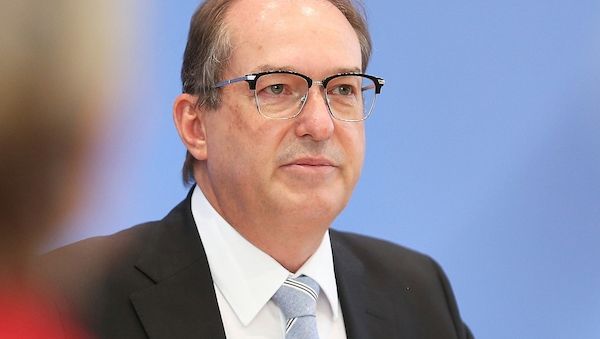 Dobrindt attackiert AfD: "Sie heizt die Stimmung an"