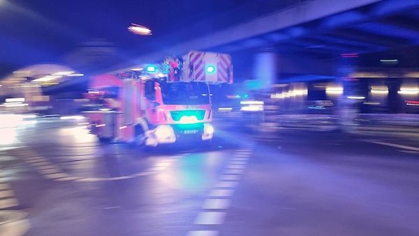 Vier Fahrzeuge in Spandau durch Brandstiftung zerstört