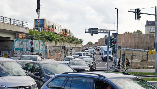 Staus auf neuer Berliner Autobahn - Senatorin kündigt Anpassungen an