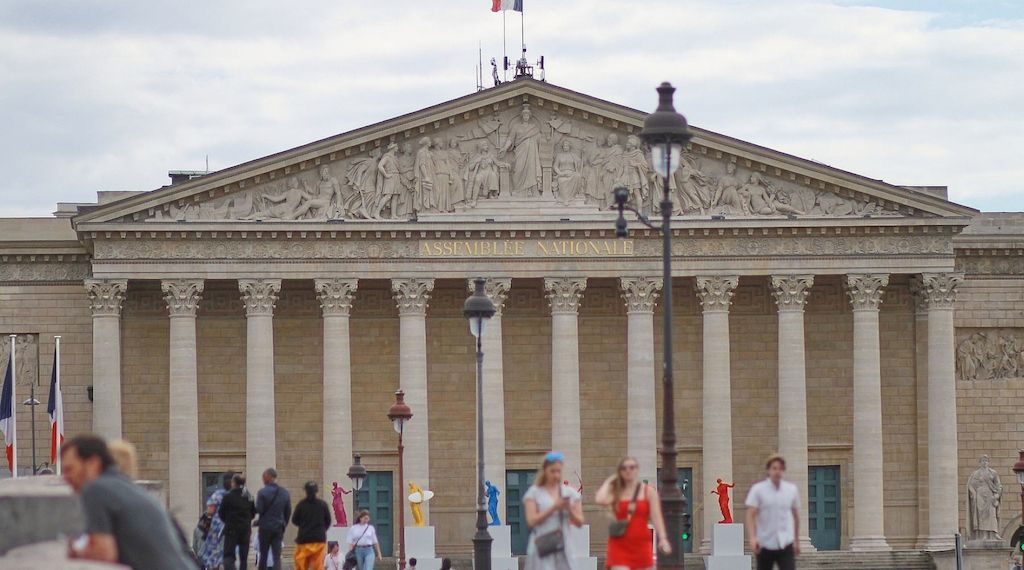 Schwarz-Rot macht sich nach Misstrauensvotum in Frankreich Sorgen