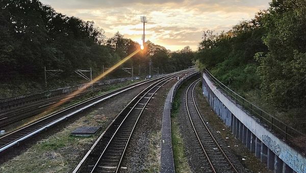 Bahnstrecke bei Frankfurt (Oder) für Brückenbauarbeiten gesperrt