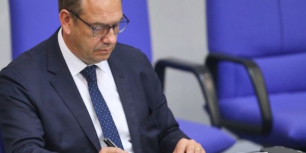 Otte wirft Russland "kriegsähnliche Handlungen" gegen Nato vor