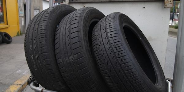 Unbekannte lassen Luft aus Autoreifen in Charlottenburg und Wilmersdorf ab