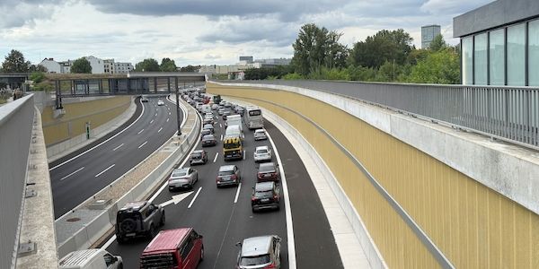 Verkehrschaos nach A100-Eröffnung in Berlin-Treptow