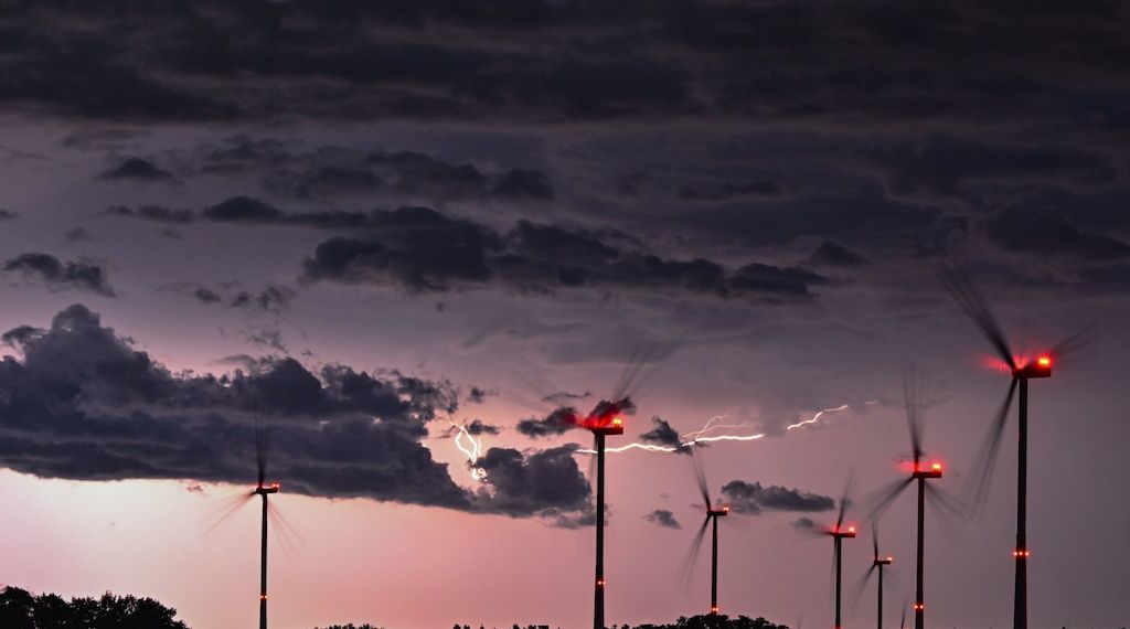 Windräder in Brandenburg blinken nachts nur noch bei Bedarf