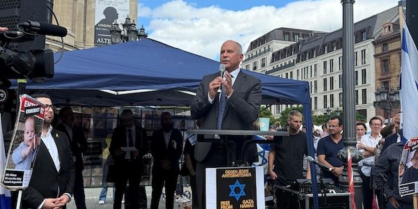 Hessischer Innenminister spricht bei Antisemitismus-Demo in Frankfurt