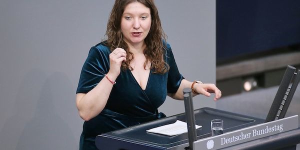 Linke kritisiert Merz-Äußerung zur Wehrpflicht für Frauen