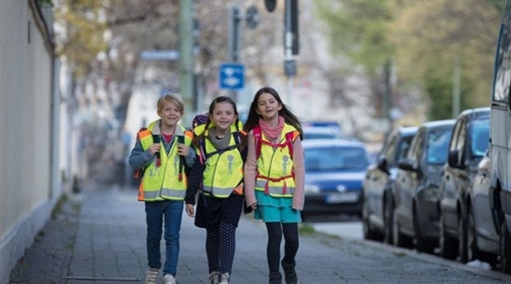 Elterntaxi Paradox: Jedes fünfte Kind wird trotzdem täglich zur Schule