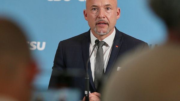CSU-Landesgruppenchef Hoffmann rechnet mit Zustimmung für Emmenegger