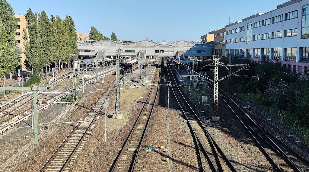Mann bei Bahnunfall am Potsdamer Hauptbahnhof ums Leben gekommen