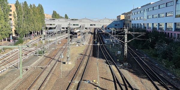Mann bei Bahnunfall am Potsdamer Hauptbahnhof ums Leben gekommen