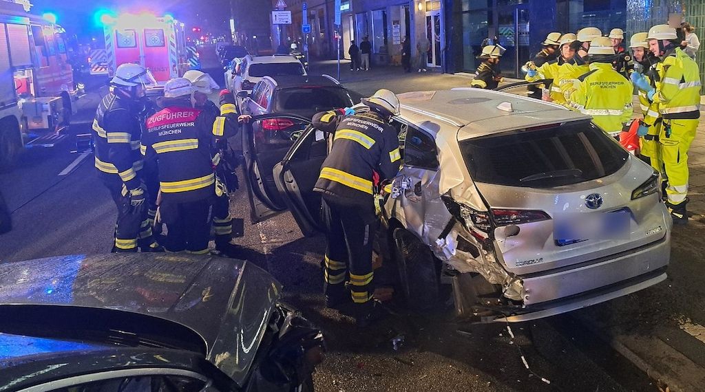 Verkehrsunfall in Münchens Altstadt mit schwer verletztem Fahrer