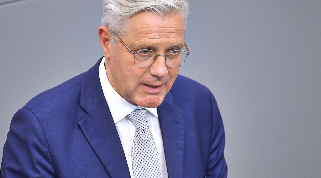 Röttgen drängt auf Anschaffung von Abwehrdrohnen