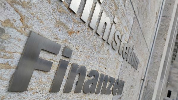 IW: Schwarz-Rot stopft mit Sondervermögen Haushaltslöcher