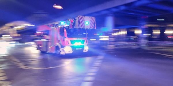 Vier Fahrzeuge in Spandau durch Brandstiftung zerstört