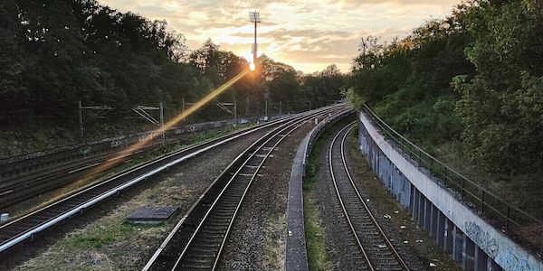 Bahnstrecke bei Frankfurt (Oder) für Brückenbauarbeiten gesperrt