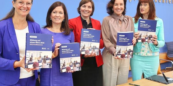 OECD-Studie: Bildungsniveau auf Allzeithoch - Barrieren bleiben