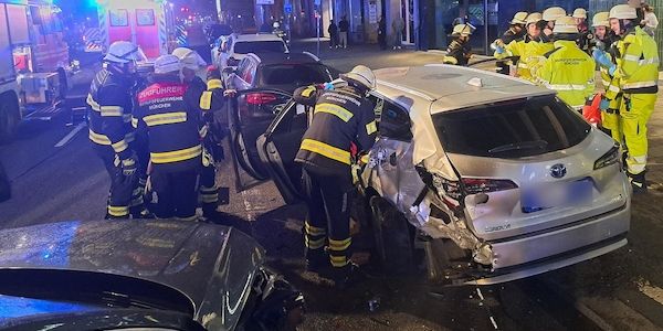 Verkehrsunfall in Münchens Altstadt mit schwer verletztem Fahrer