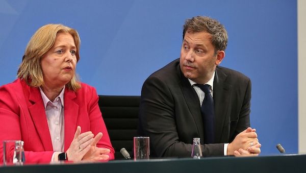 SPD-Politiker drängen Parteispitze zu Offensive