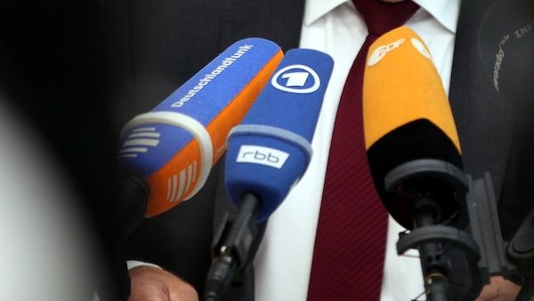 Medien fordern von Merz Protest gegen US-Visa-Pläne