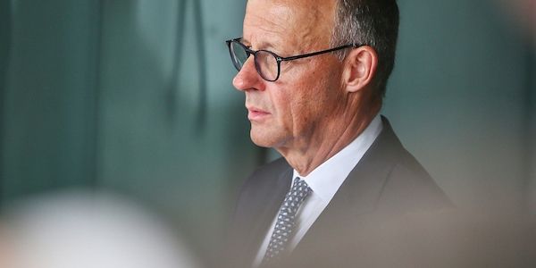 Forsa: AfD büßt leicht ein - Zufriedenheit mit Merz sinkt weiter