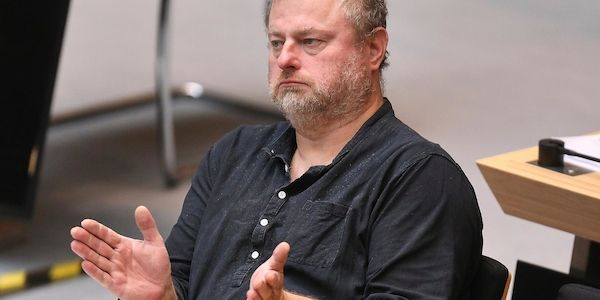 Berliner Linke wirft Senat Verschleppung der Grundsteuer C vor