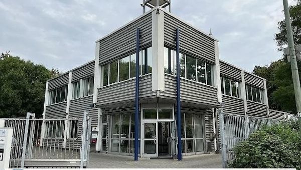 Provisionsfrei: 254 qm Teilklimatisiertes Großraumbüro mit Terrasse und vielen Stellplätzen!