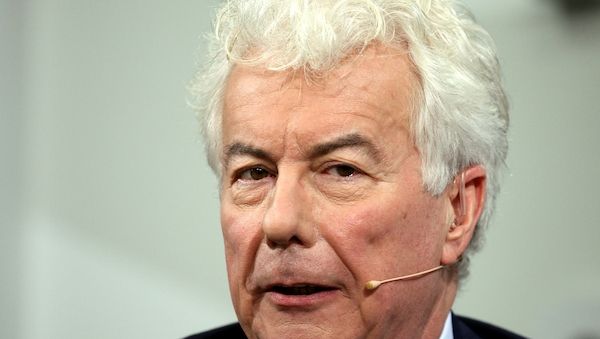 Ken Follett sieht keinen Widerspruch zwischen Luxus und Links-Sein