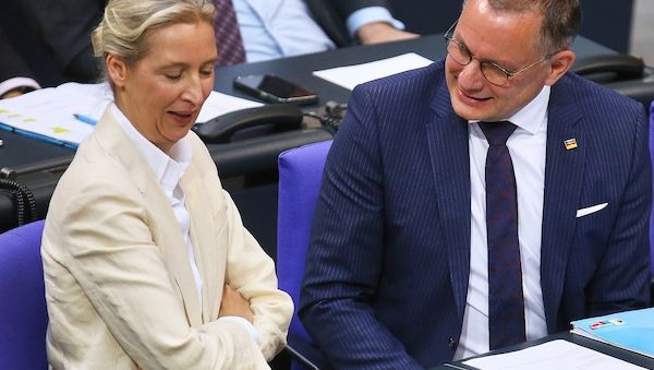 AfD bei YouGov-Umfrage erstmals vor der Union