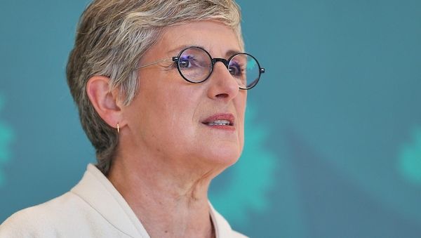 Haßelmann kritisiert mögliche Verteuerung des Deutschlandtickets