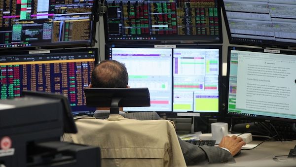 Dax kaum verändert - Anleger halten vor Zinsentscheid Atem an