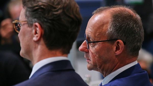 SPD: "Machtkampf" zwischen Wüst und Merz schwächt NRW