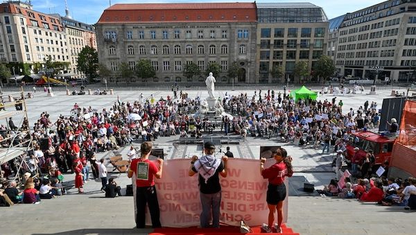 Konzert für Kinder in Gaza auf dem Berliner-Gendarmenmarkt
