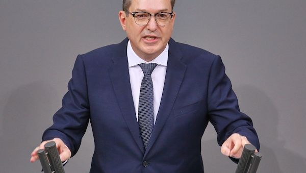 Dobrindt: "Polizeiliche und militärische Drohnenabwehr verzahnen"