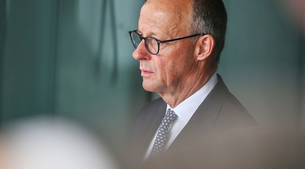 Forsa: AfD büßt leicht ein - Zufriedenheit mit Merz sinkt weiter