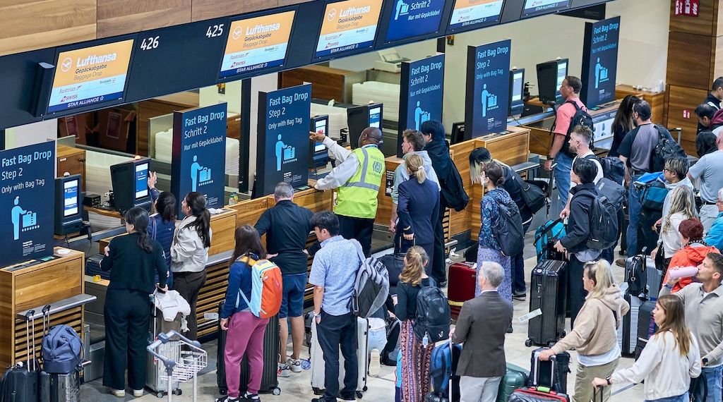Lange Schlangen am Berliner Flughafen nach Cyberangriff und Marathon