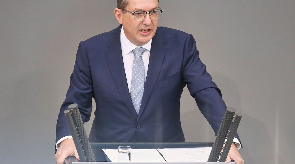 Dobrindt sieht Deutschland als Ziel einer "hybriden Bedrohung"