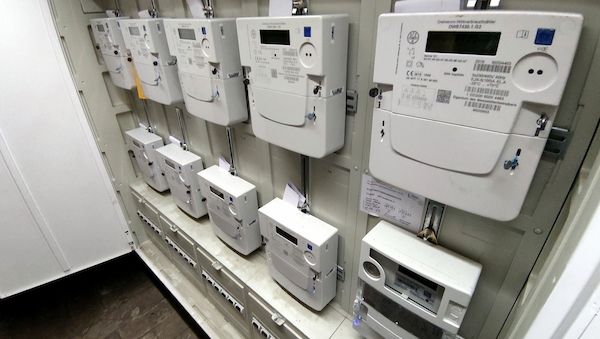 Sinkende Netzentgelte entlasten Haushalte 2026 um bis zu 100 Euro
