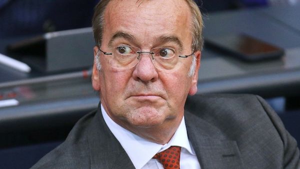 Verteidigungsminister warnt vor Krieg im Weltraum