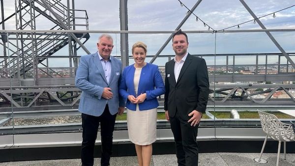 Kurs halten im politischen Herbst - Franziska Giffey beim bwg-Frühstück über Doppelhaushalt und internationale Perspektiven