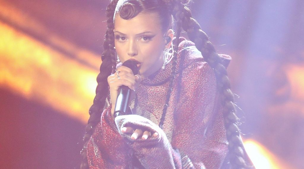 Nina Chuba auf Platz eins der Album-Charts