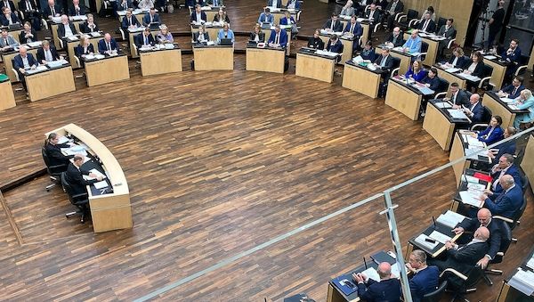 Bundesrat beschließt Initiative für Grundgesetzänderung zum Schutz sexueller Identität