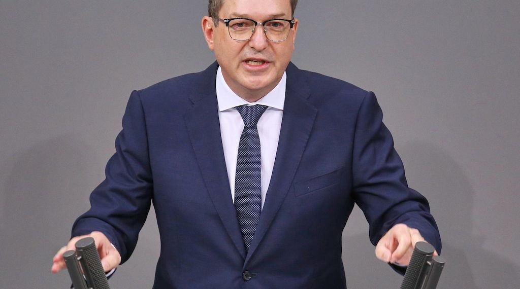 Dobrindt: "Polizeiliche und militärische Drohnenabwehr verzahnen"