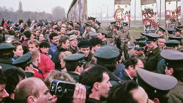 Umfrage: Ostdeutsche schätzen Erbe der friedlichen Revolution sehr